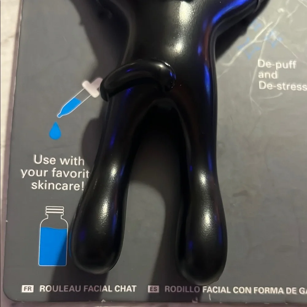 Kikkerland Black Cat Face Roller
